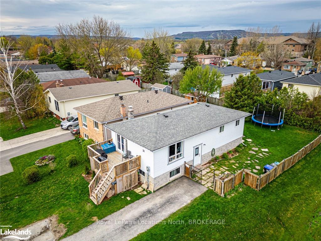 Front of 31 Courtice Crescent