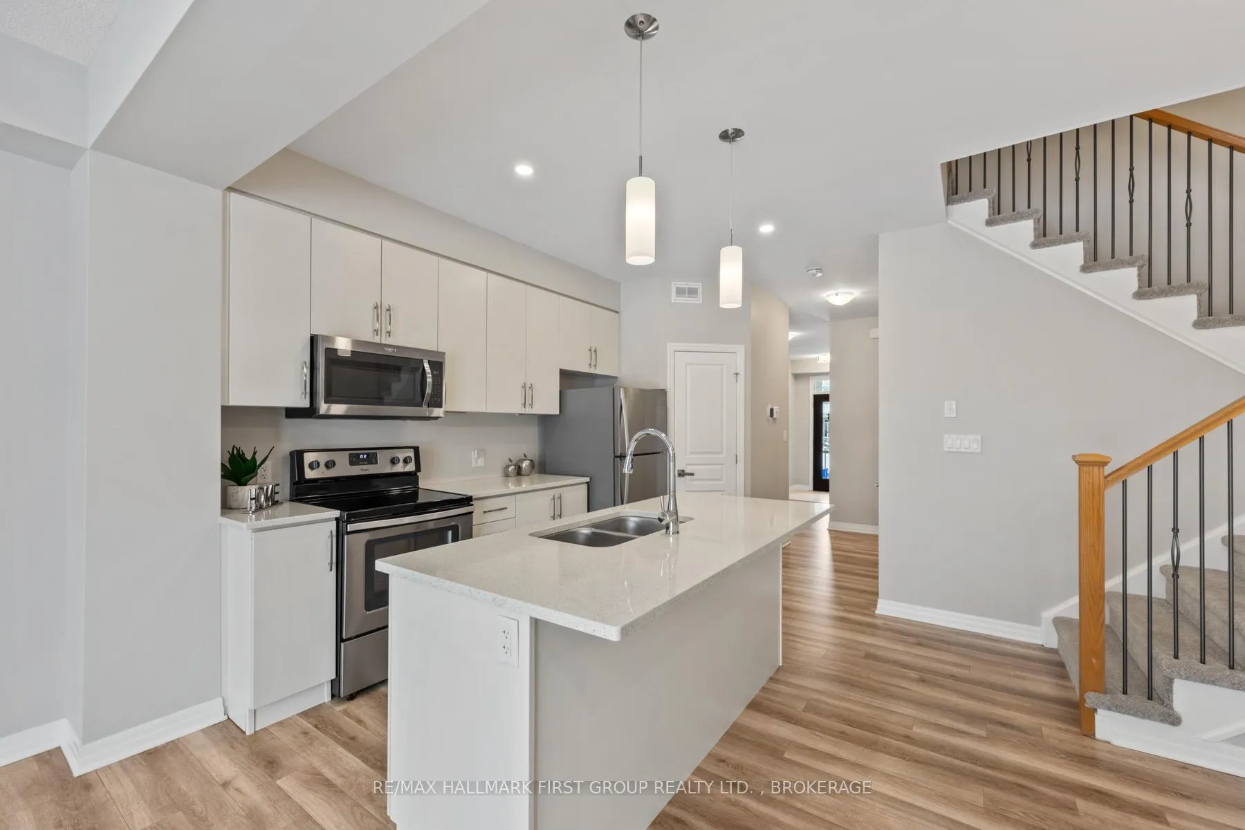 Photo 4 of 928 Riverview Way, Kingston, Kingston East (Incl Barret Crt) — HOMEH