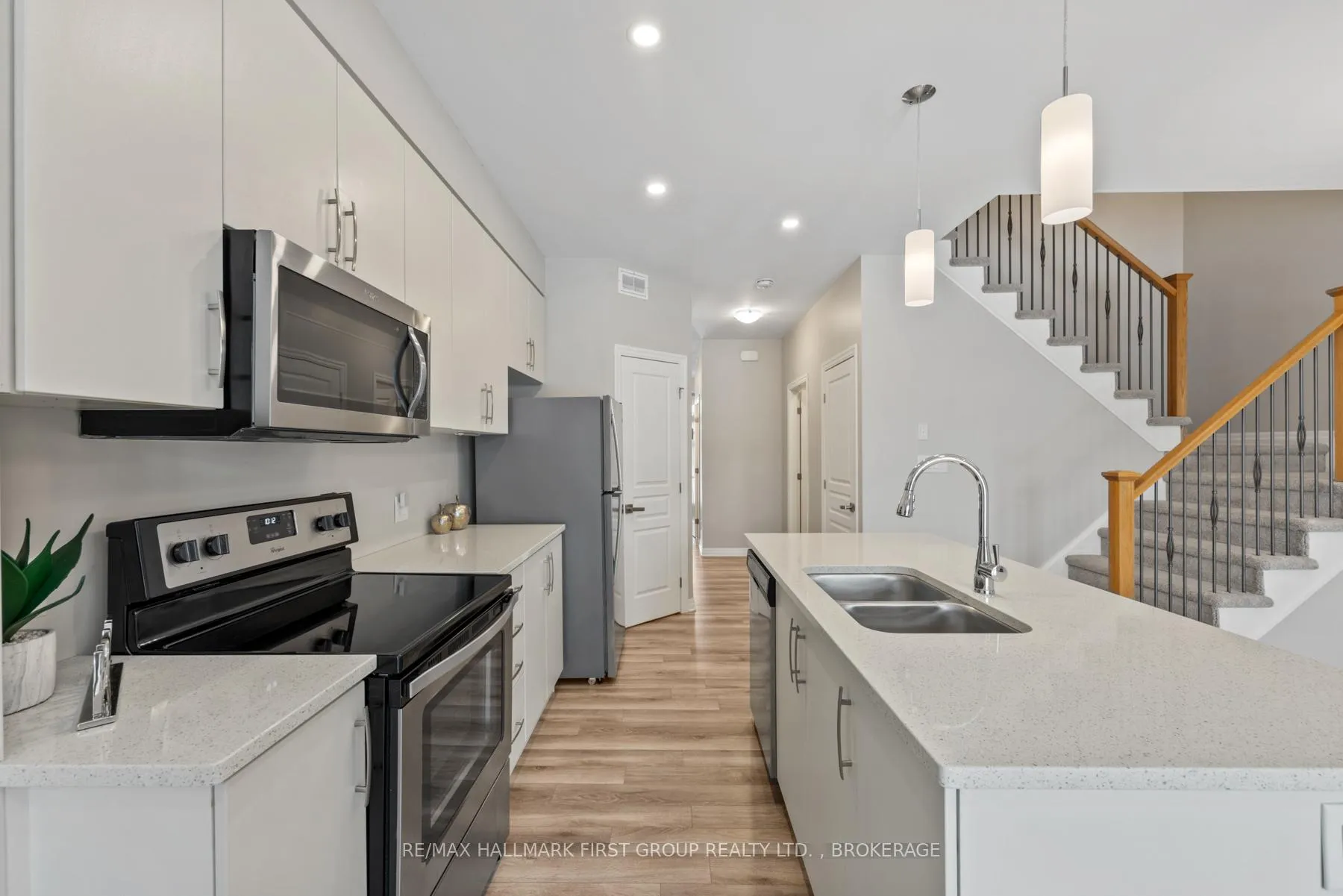 Photo 8 of 928 Riverview Way, Kingston, Kingston East (Incl Barret Crt) — HOMEH