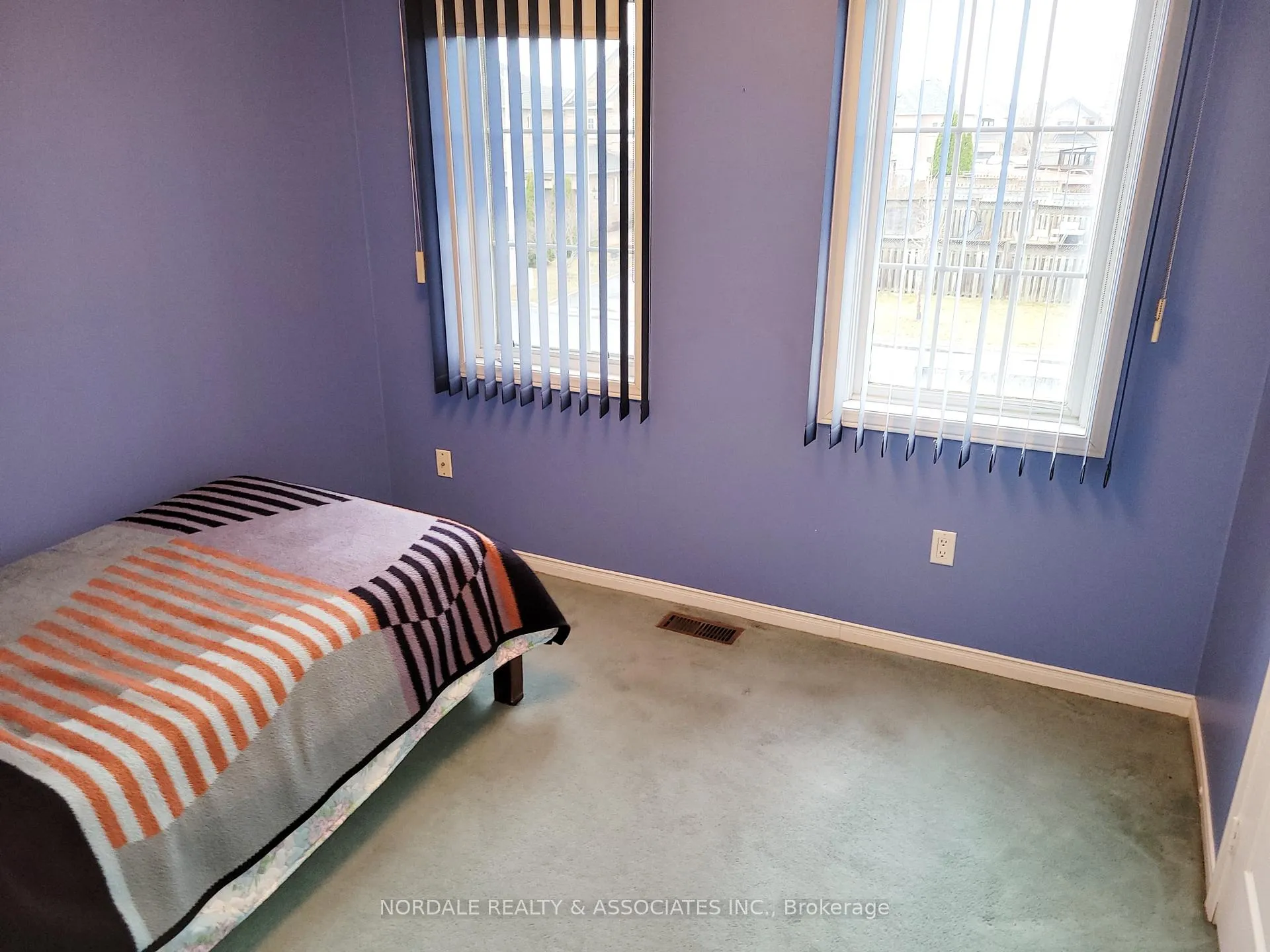 Photo 10 of 143 Elena Crescent, Vaughan, Maple — HOMEH