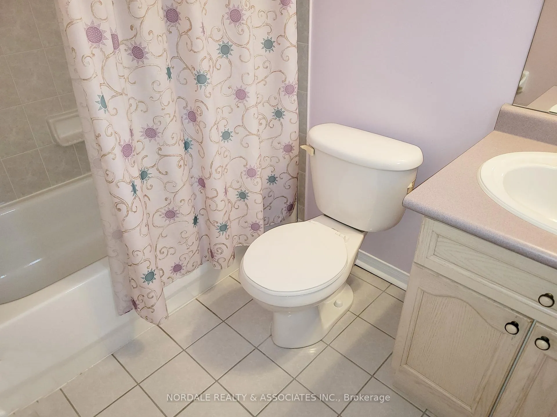 Photo 14 of 143 Elena Crescent, Vaughan, Maple — HOMEH