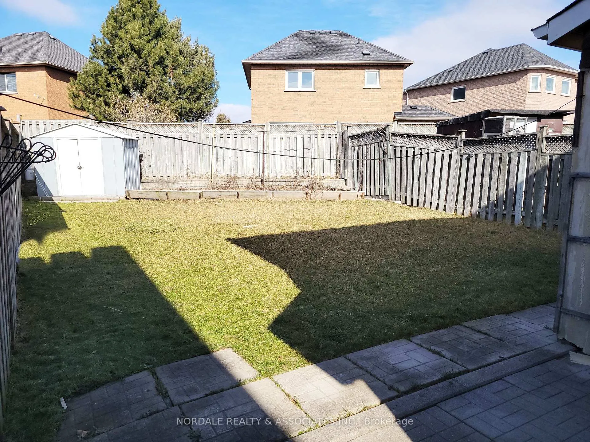 Photo 16 of 143 Elena Crescent, Vaughan, Maple — HOMEH