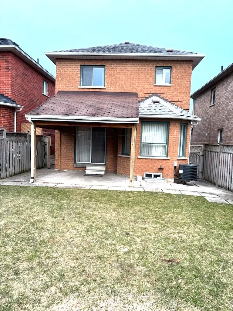 Photo 17 of 143 Elena Crescent, Vaughan, Maple — HOMEH
