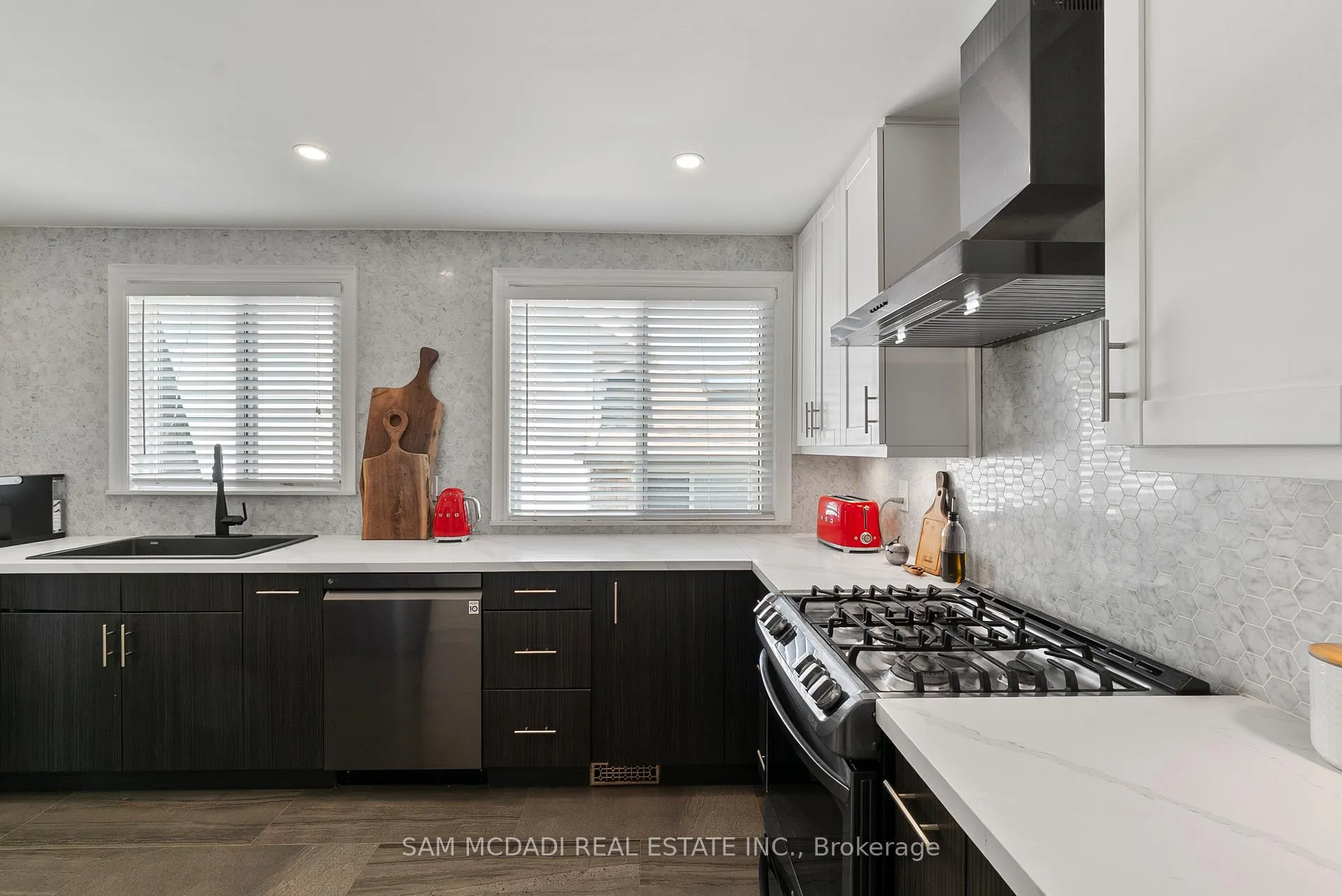Photo 10 of 496 Seymour Drive, Oakville, West — HOMEH
