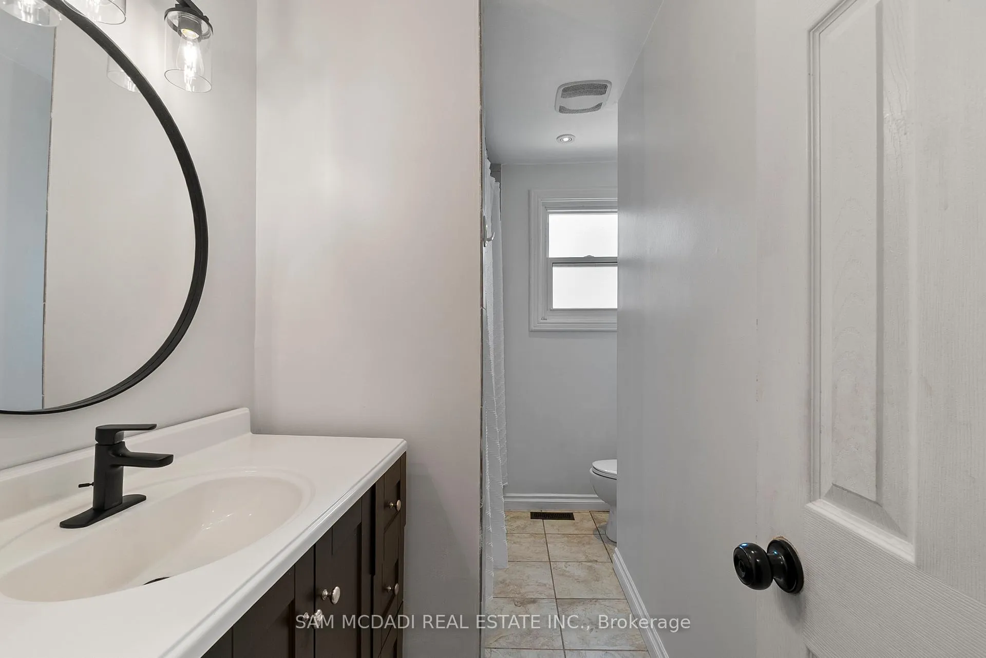 Photo 13 of 496 Seymour Drive, Oakville, West — HOMEH