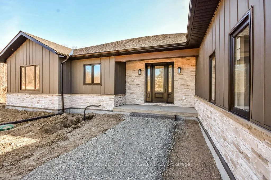 Photo 3 of 287 Centennial Drive, Midland — HOMEH