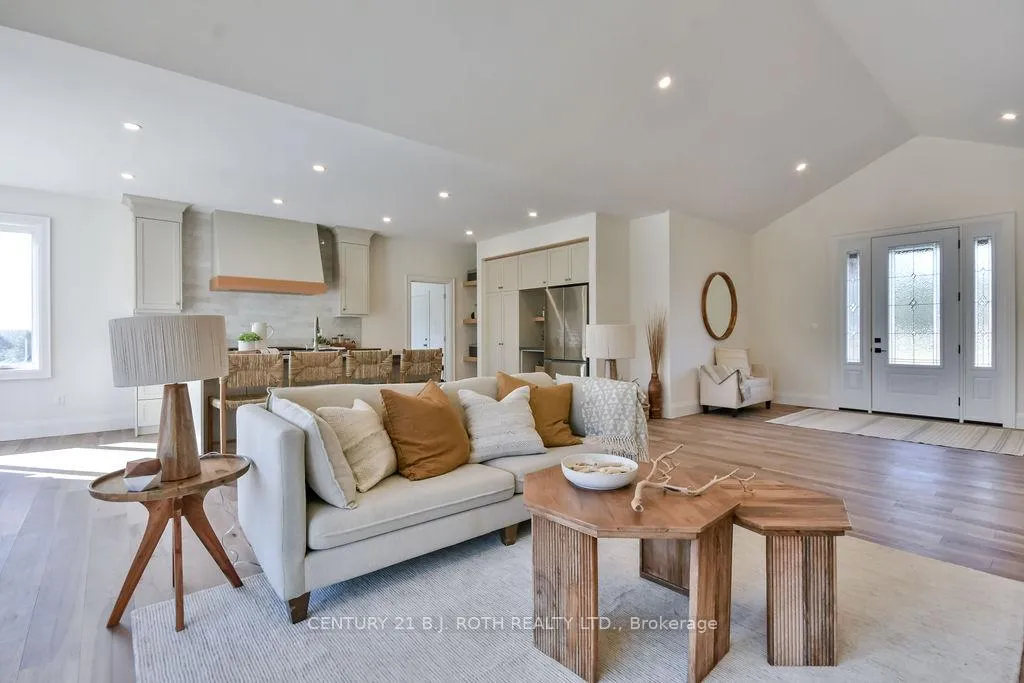 Photo 10 of 287 Centennial Drive, Midland — HOMEH