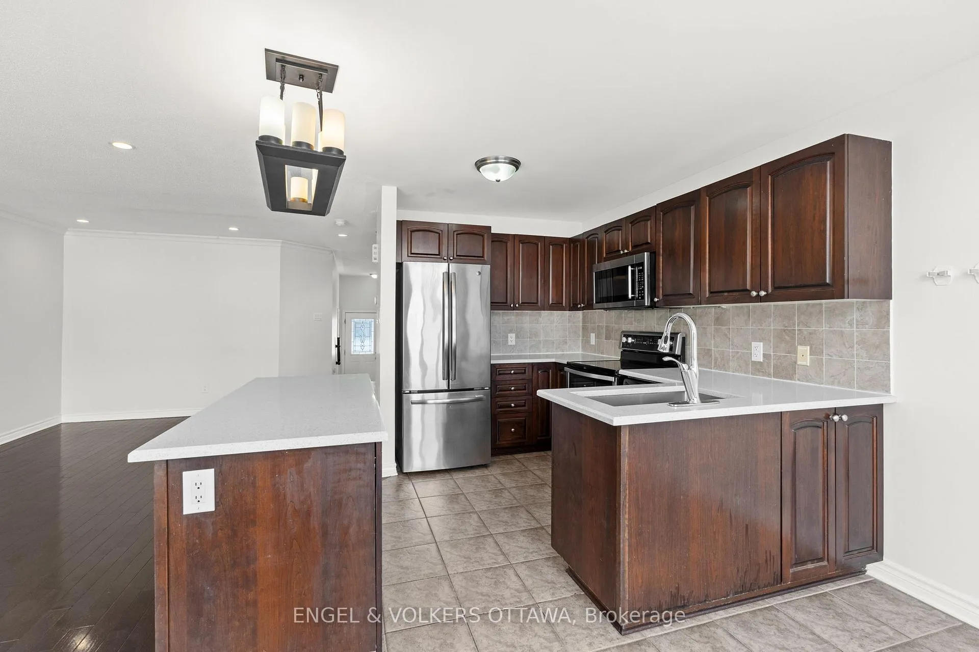 Photo 10 of 238 Forestbrook Street, Ottawa, Kanata - Morgan's Grant/South March — HOMEH