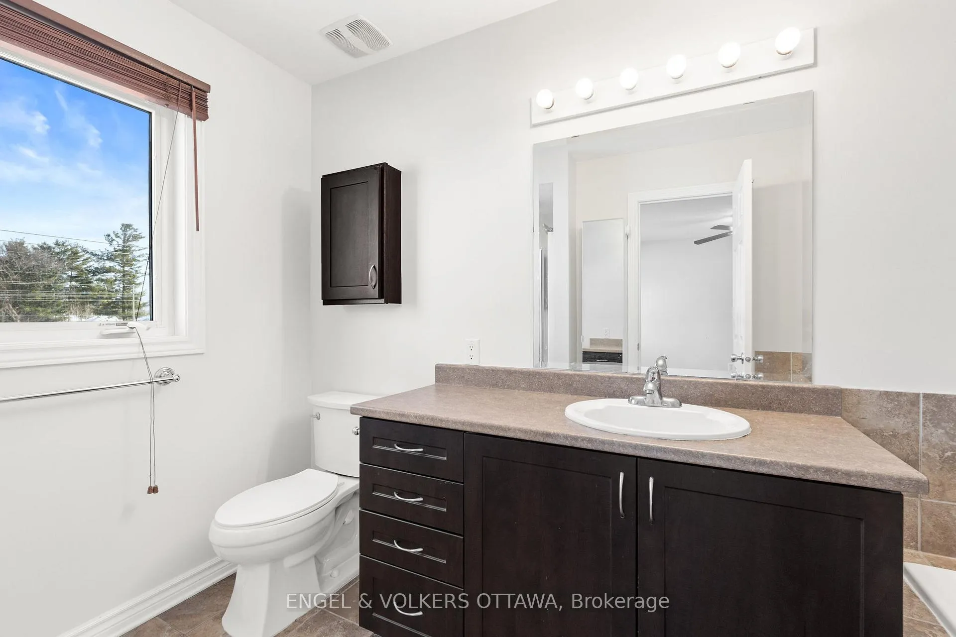 Photo 18 of 238 Forestbrook Street, Ottawa, Kanata - Morgan's Grant/South March — HOMEH