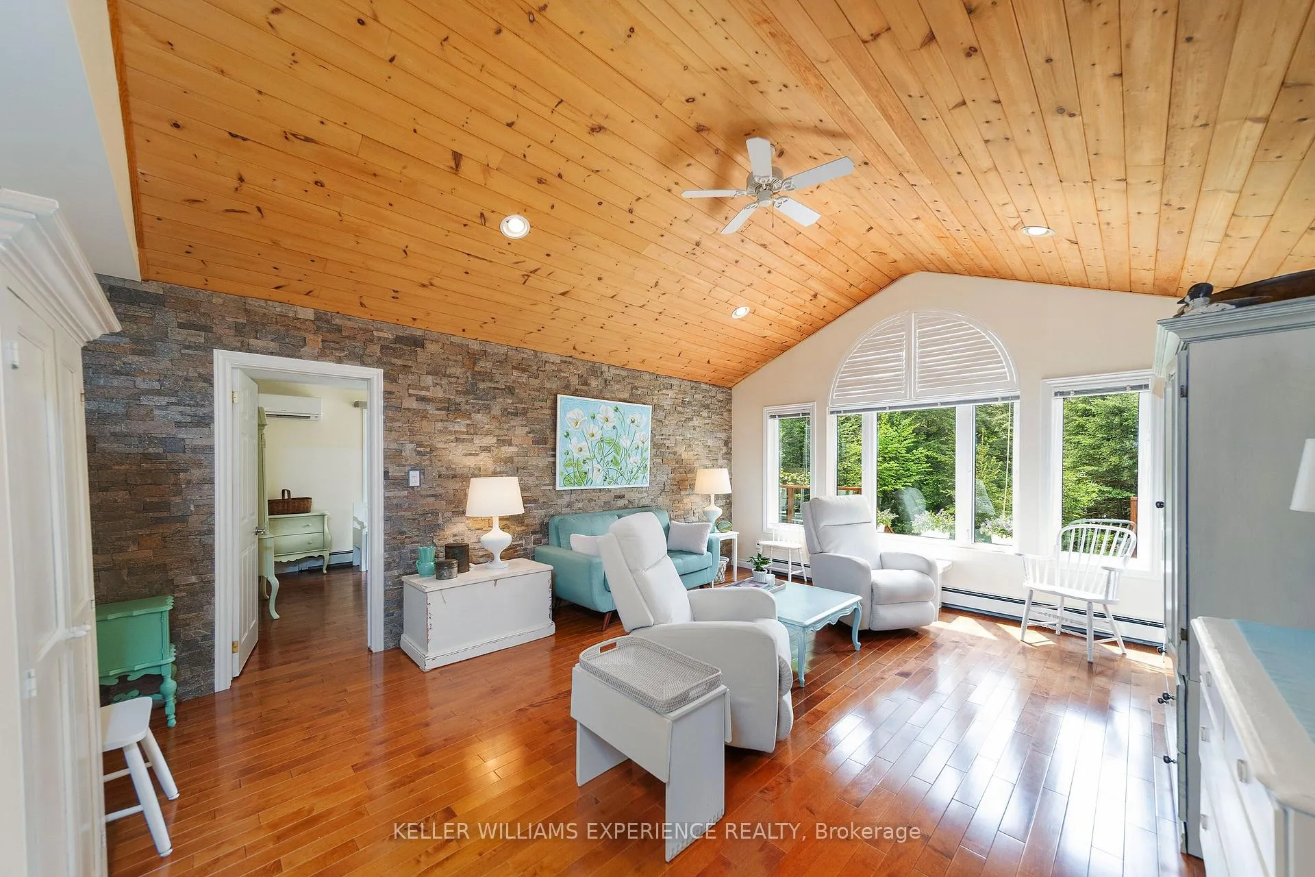 Photo 12 of 1065 Forrester Trail, Bracebridge, Macaulay — HOMEH