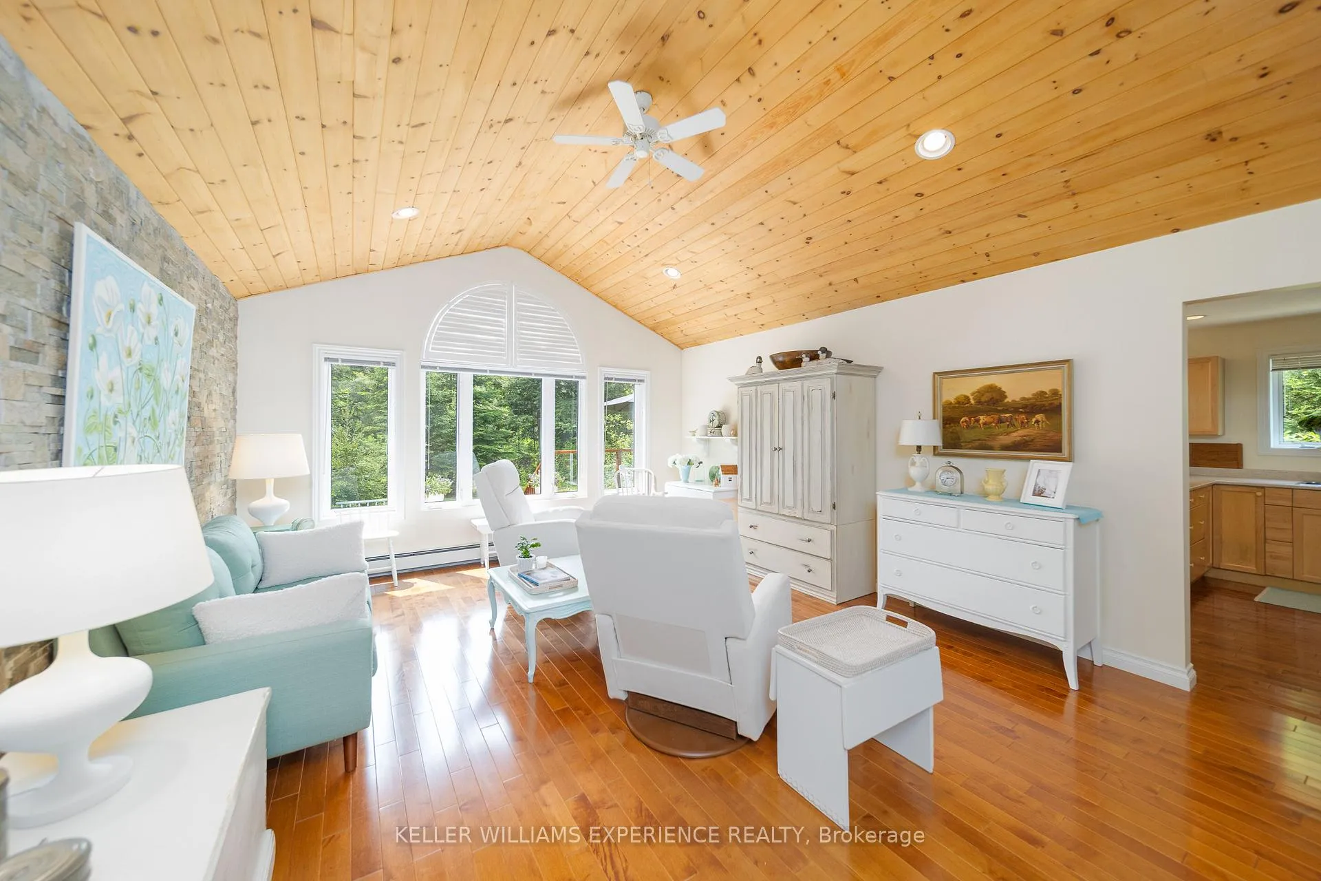 Photo 13 of 1065 Forrester Trail, Bracebridge, Macaulay — HOMEH