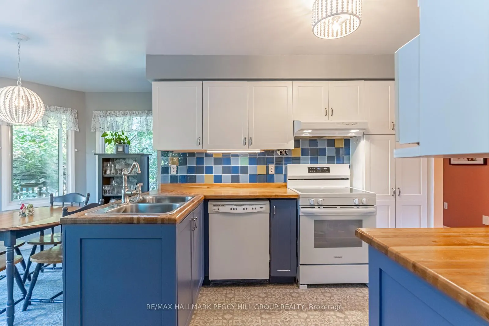 Photo 4 of 34 Ward Drive, Barrie, Painswick North — HOMEH