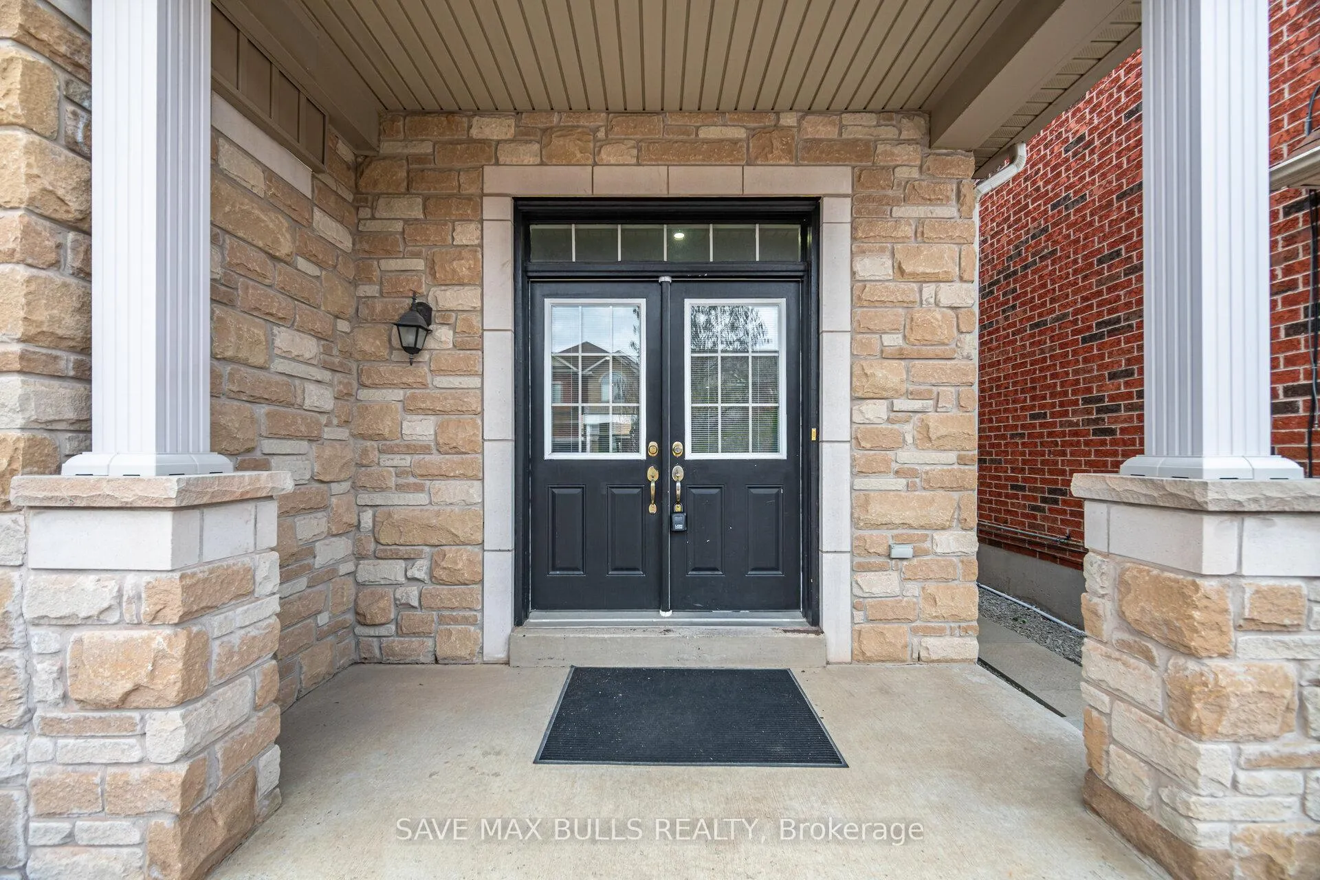 Photo 3 of 6 Iverson Drive, Brampton, Credit Valley — HOMEH