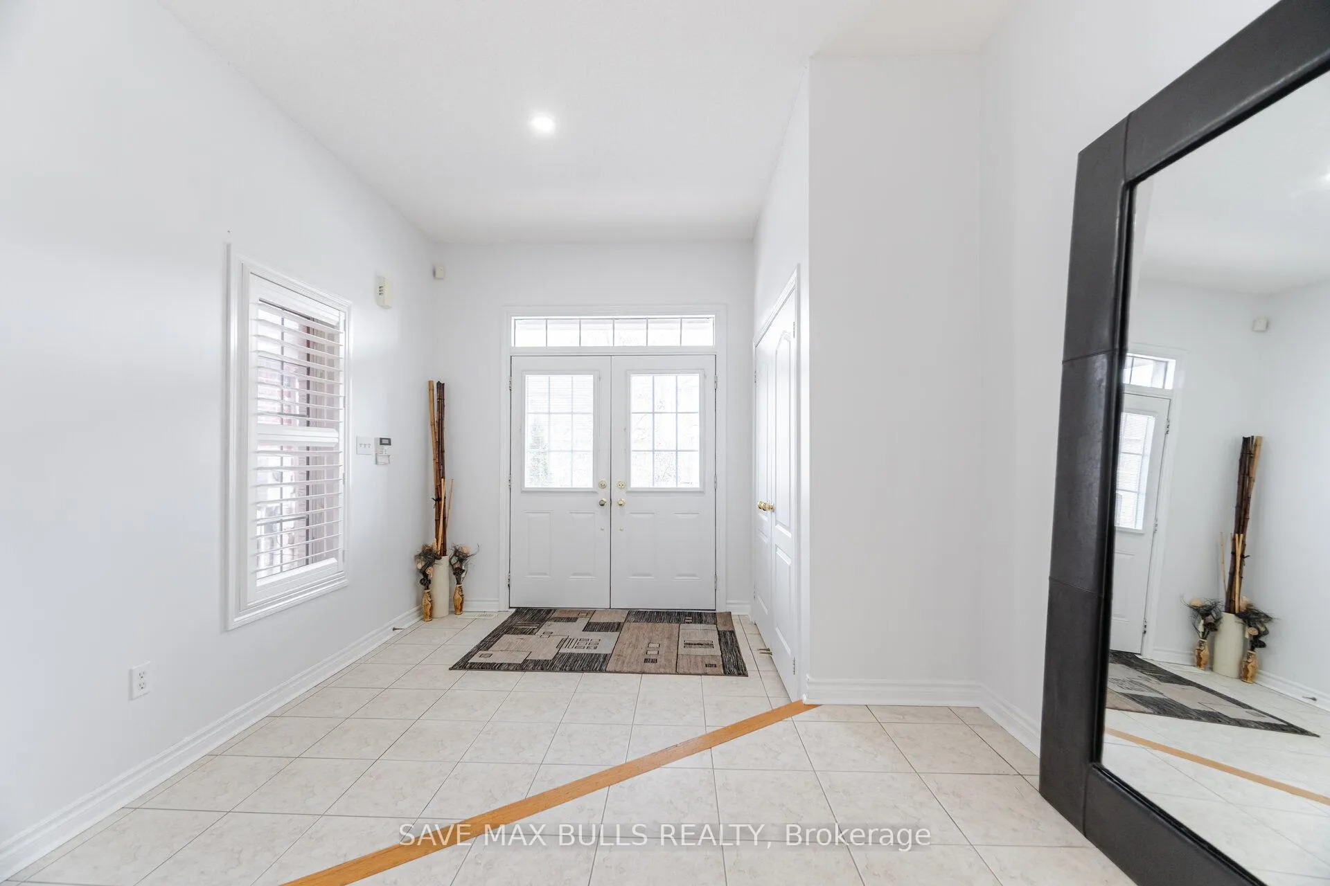 Photo 4 of 6 Iverson Drive, Brampton, Credit Valley — HOMEH