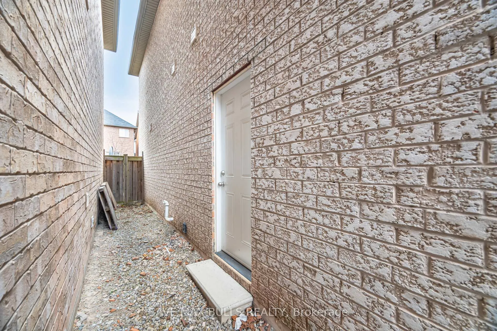 Photo 18 of 6 Iverson Drive, Brampton, Credit Valley — HOMEH
