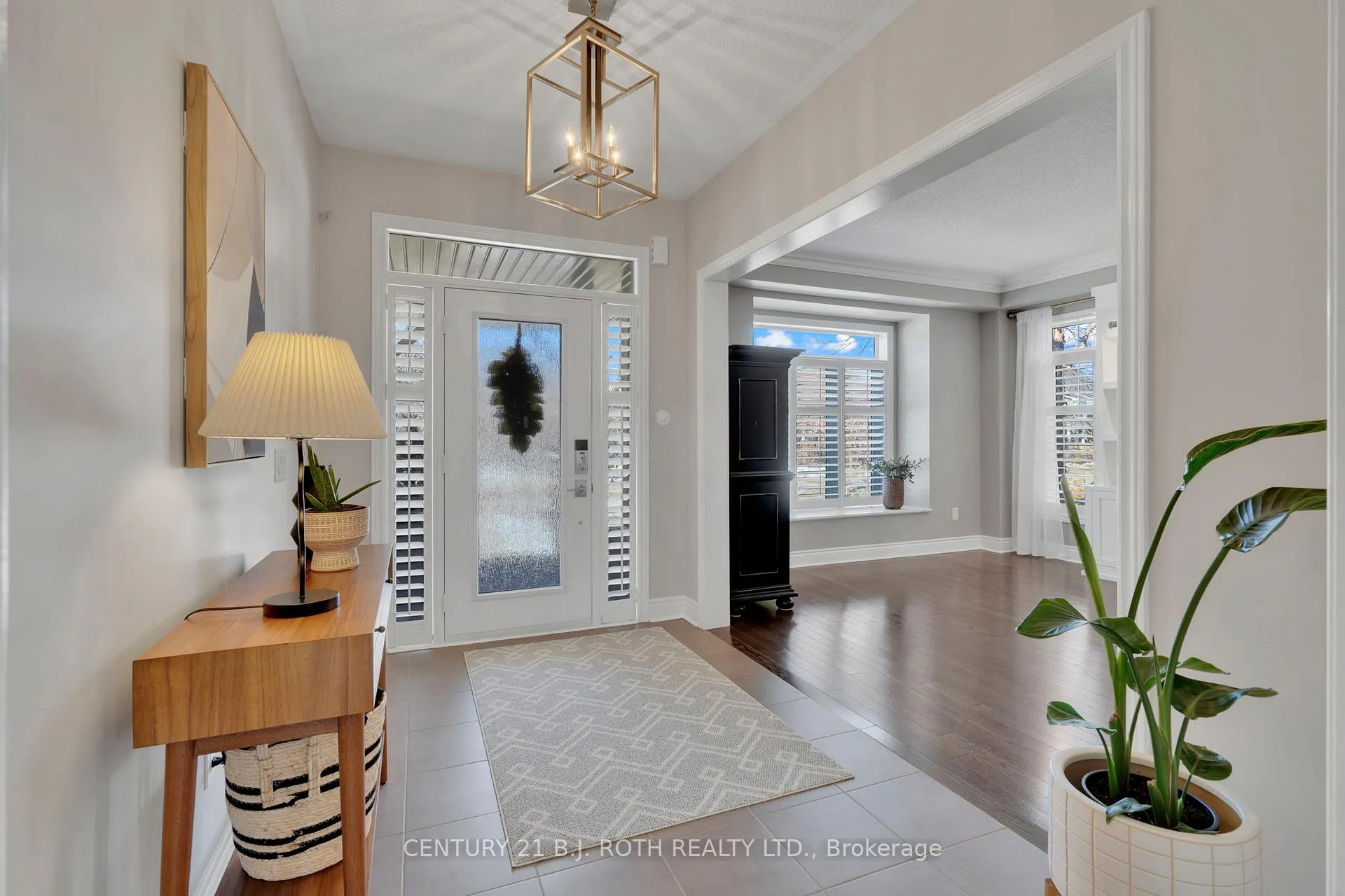 Photo 5 of 39 Turner Drive, Barrie, Innis-Shore — HOMEH