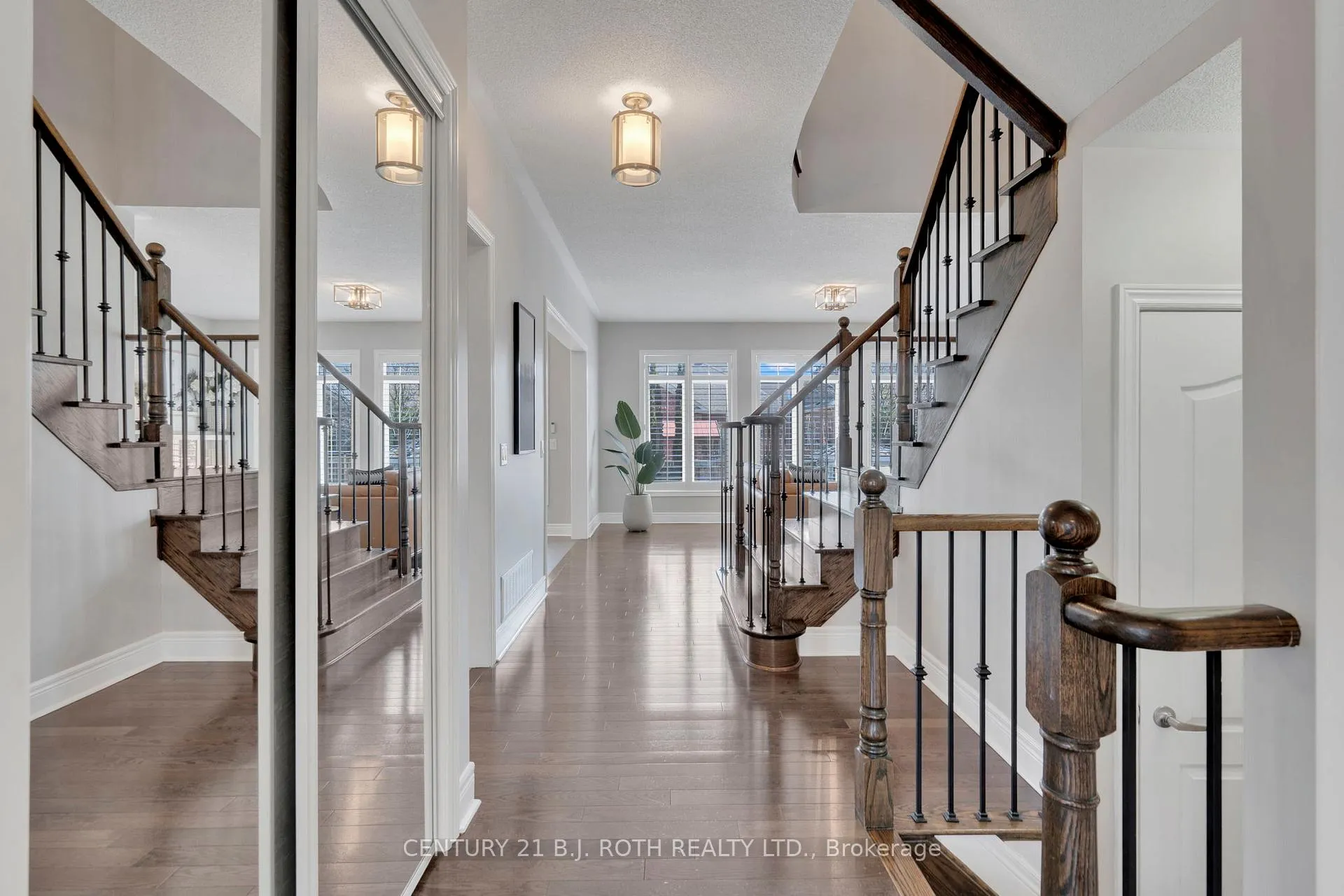 Photo 6 of 39 Turner Drive, Barrie, Innis-Shore — HOMEH