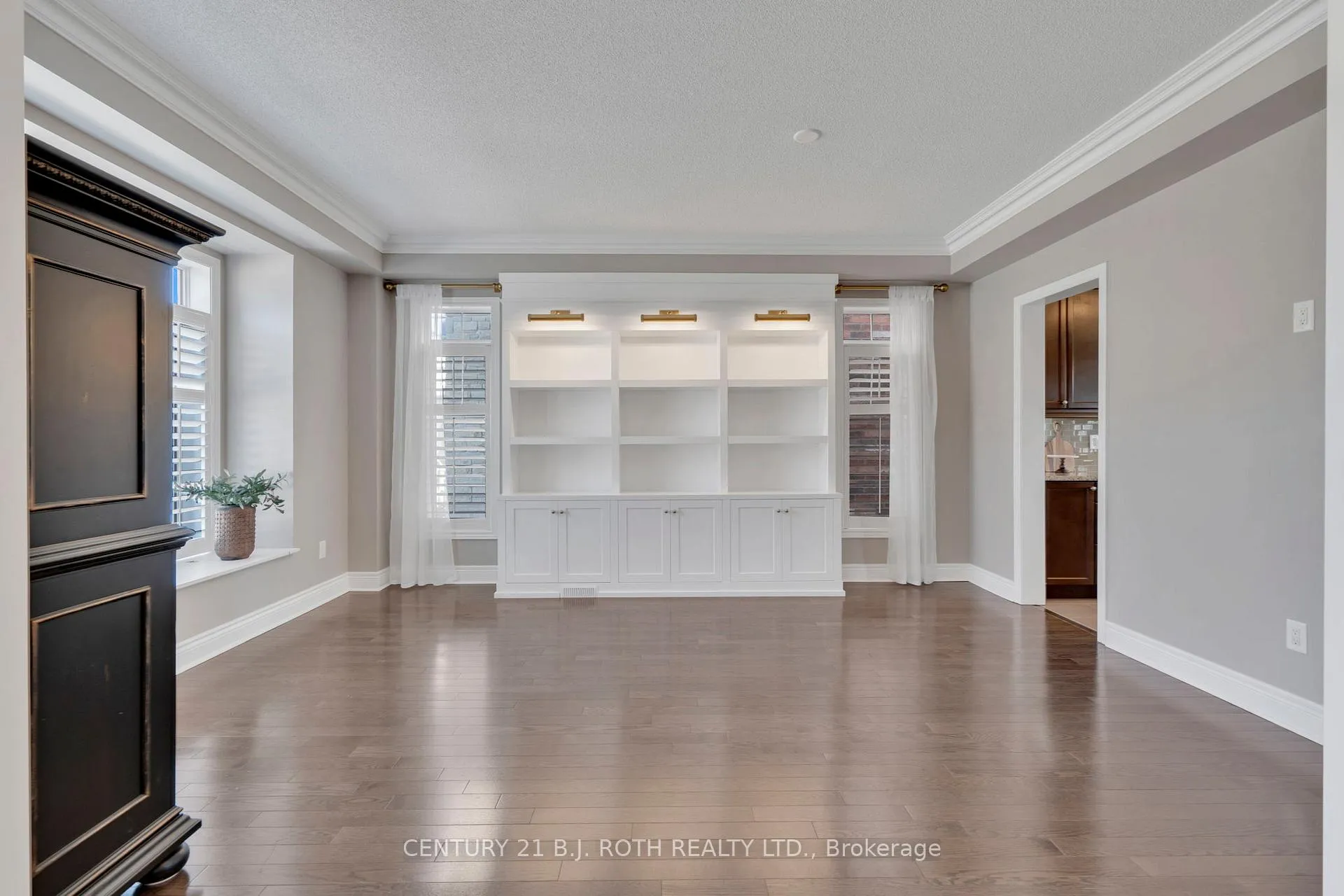 Photo 8 of 39 Turner Drive, Barrie, Innis-Shore — HOMEH