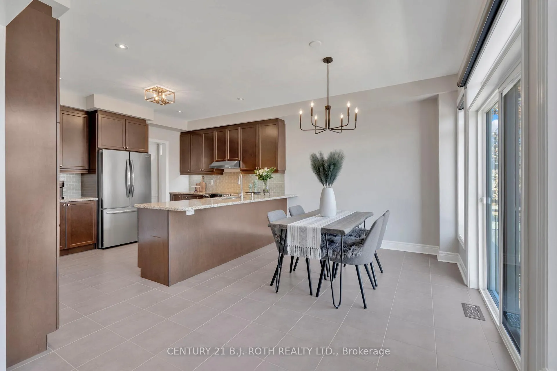 Photo 12 of 39 Turner Drive, Barrie, Innis-Shore — HOMEH