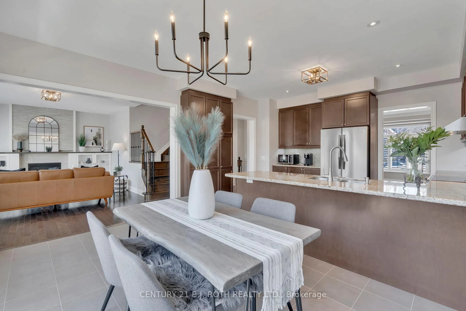 Photo 13 of 39 Turner Drive, Barrie, Innis-Shore — HOMEH