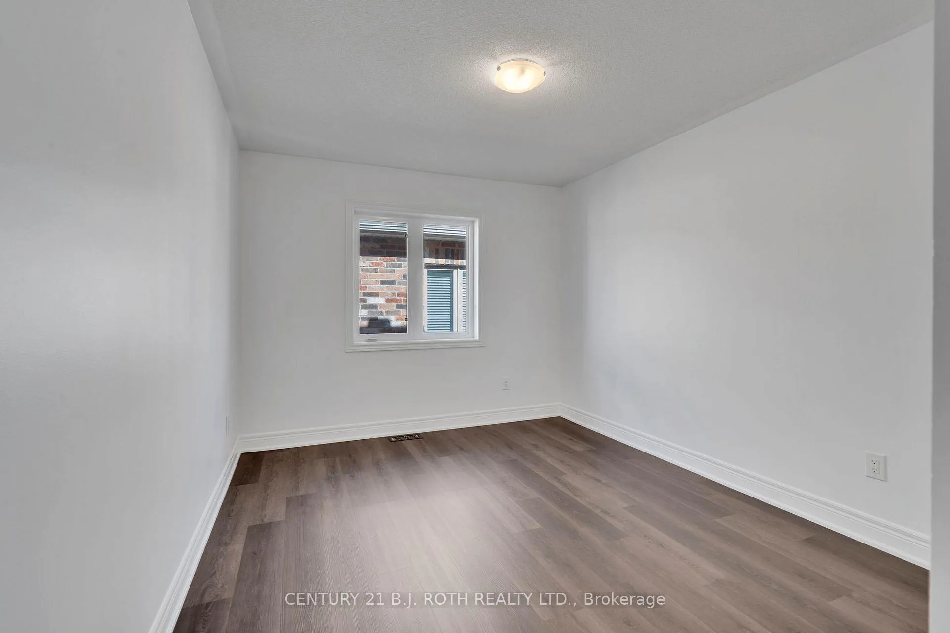 Photo 23 of 39 Turner Drive, Barrie, Innis-Shore — HOMEH