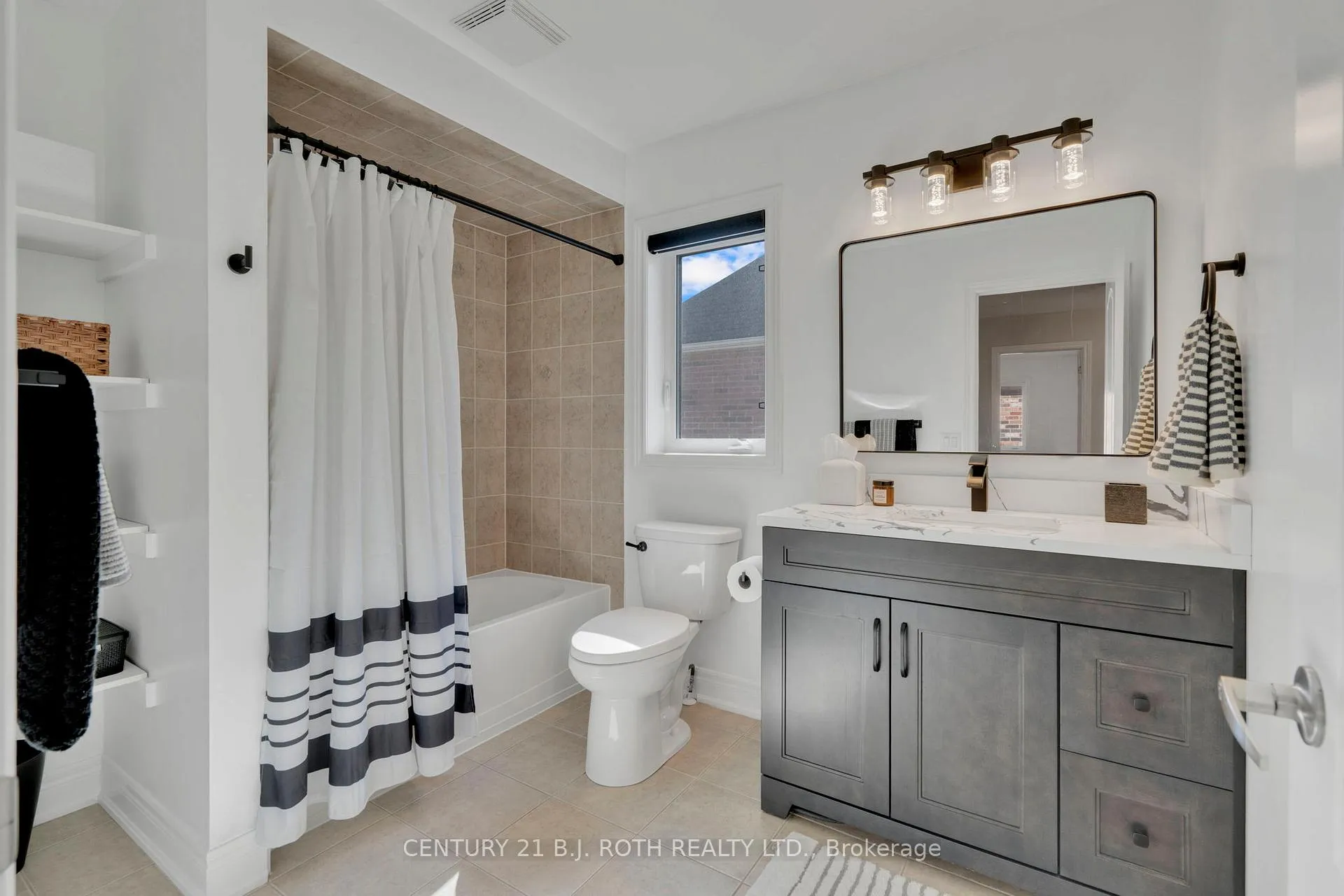 Photo 26 of 39 Turner Drive, Barrie, Innis-Shore — HOMEH