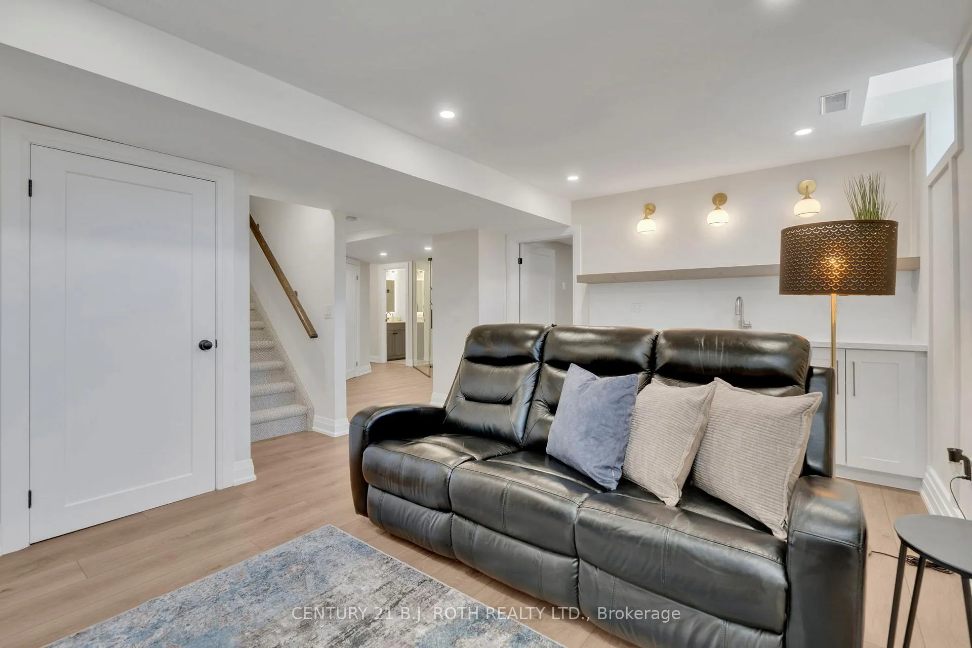 Photo 28 of 39 Turner Drive, Barrie, Innis-Shore — HOMEH