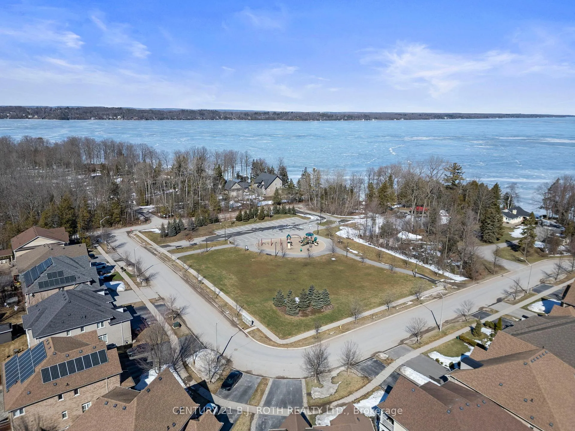 Photo 36 of 39 Turner Drive, Barrie, Innis-Shore — HOMEH