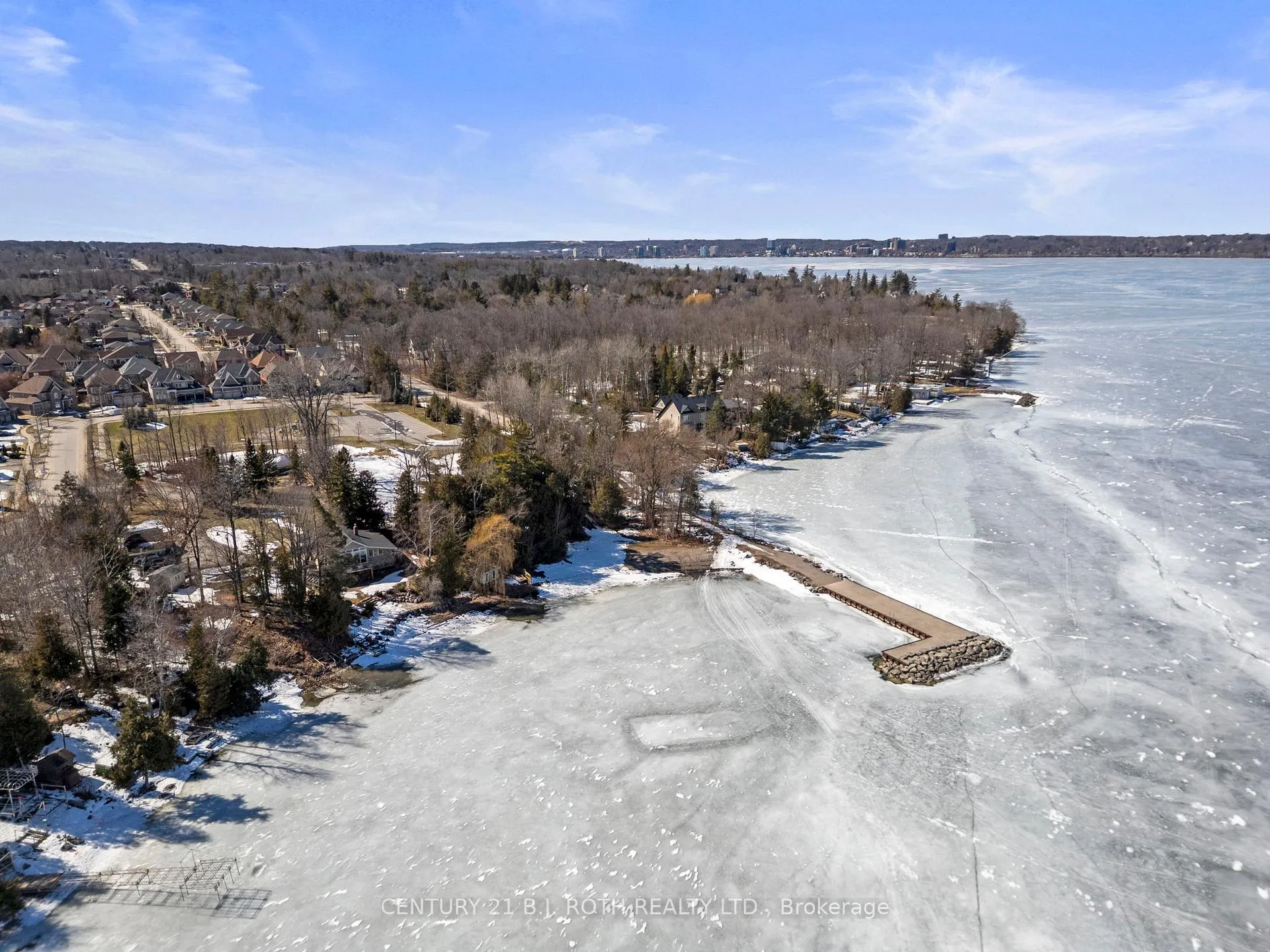 Photo 37 of 39 Turner Drive, Barrie, Innis-Shore — HOMEH
