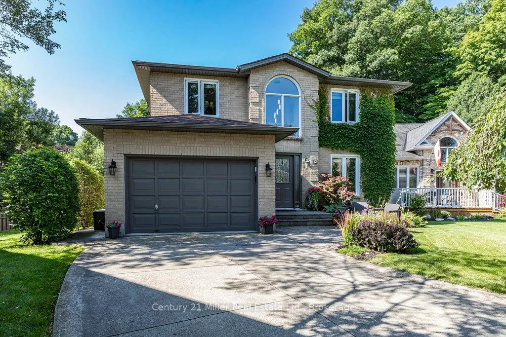 Photo 1 of 12 Barrington Court, Hamilton, Dundas — HOMEH