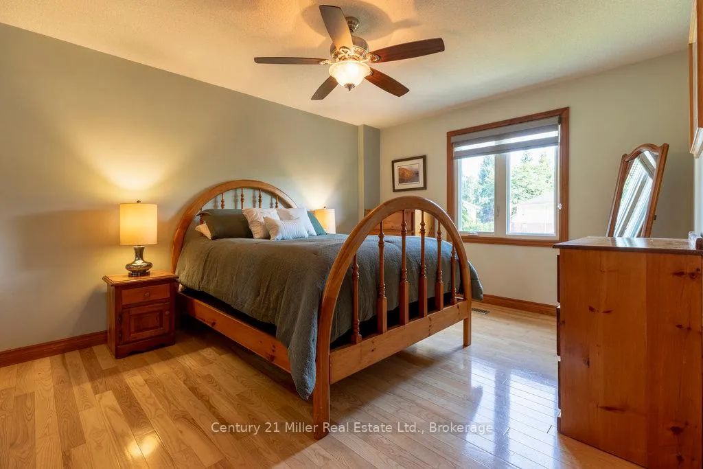 Photo 25 of 12 Barrington Court, Hamilton, Dundas — HOMEH