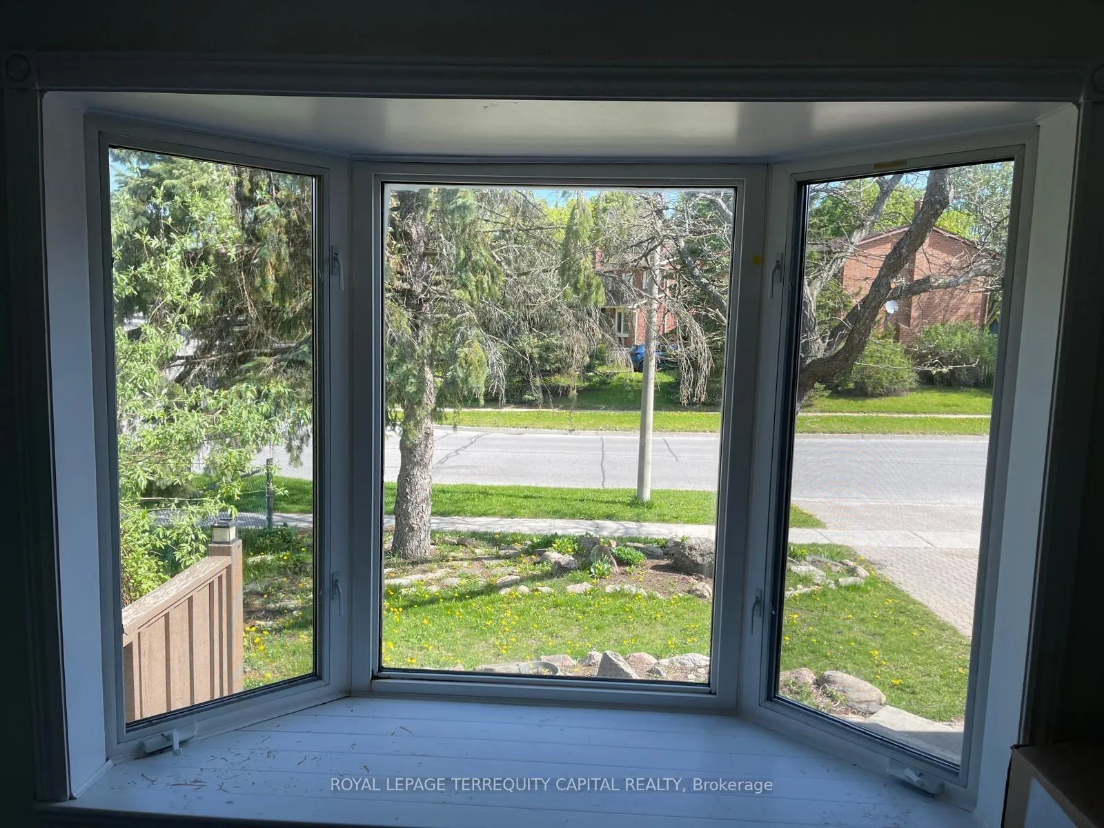 Photo 3 of 76 Lillian Crescent, Barrie, Sunnidale — HOMEH