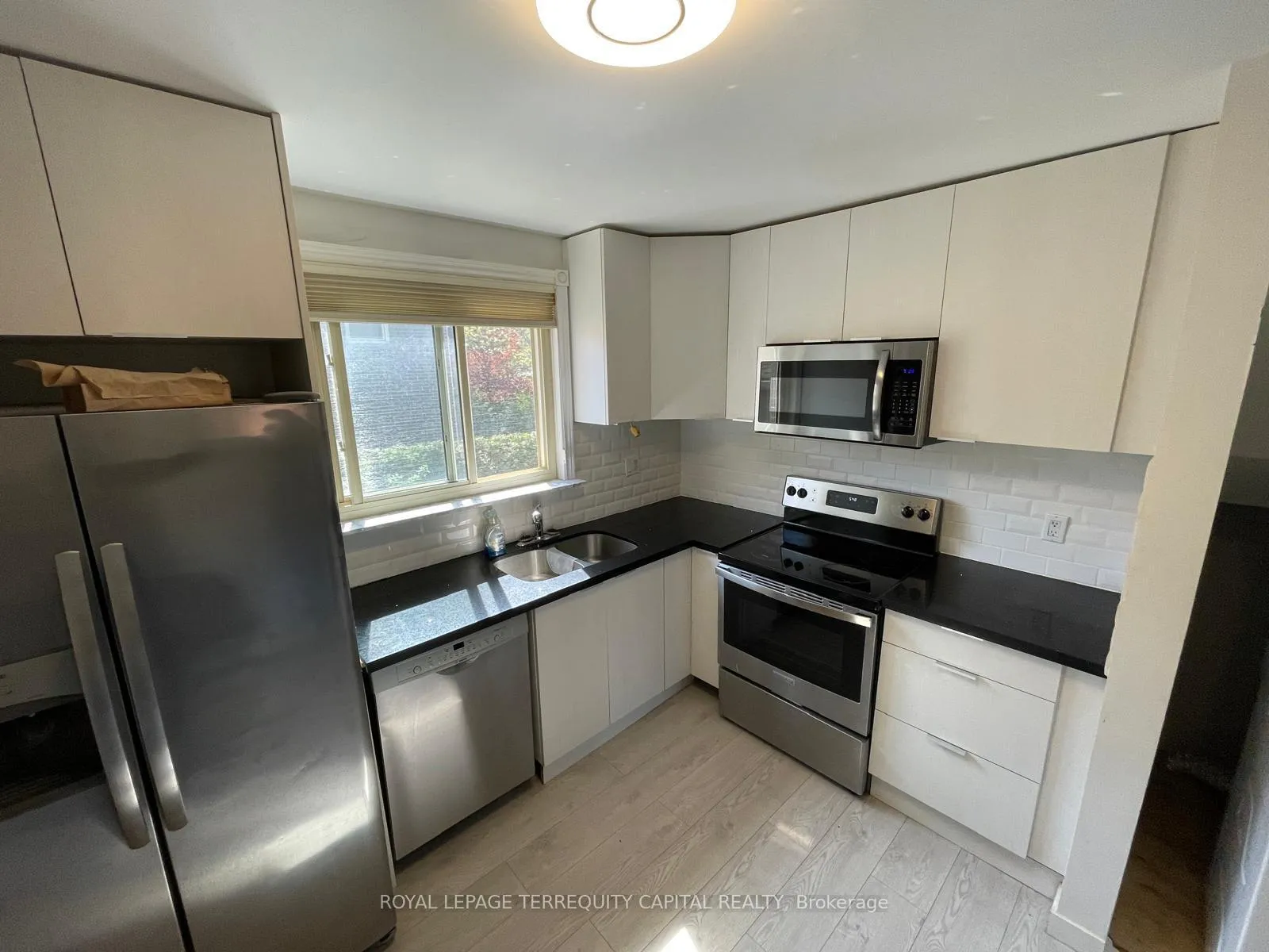 Photo 6 of 76 Lillian Crescent, Barrie, Sunnidale — HOMEH