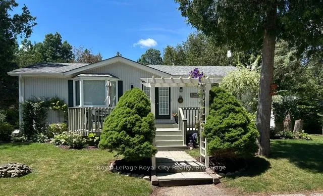 Photo 2 of 11 Spruce Avenue, Puslinch, Rural Puslinch East — HOMEH