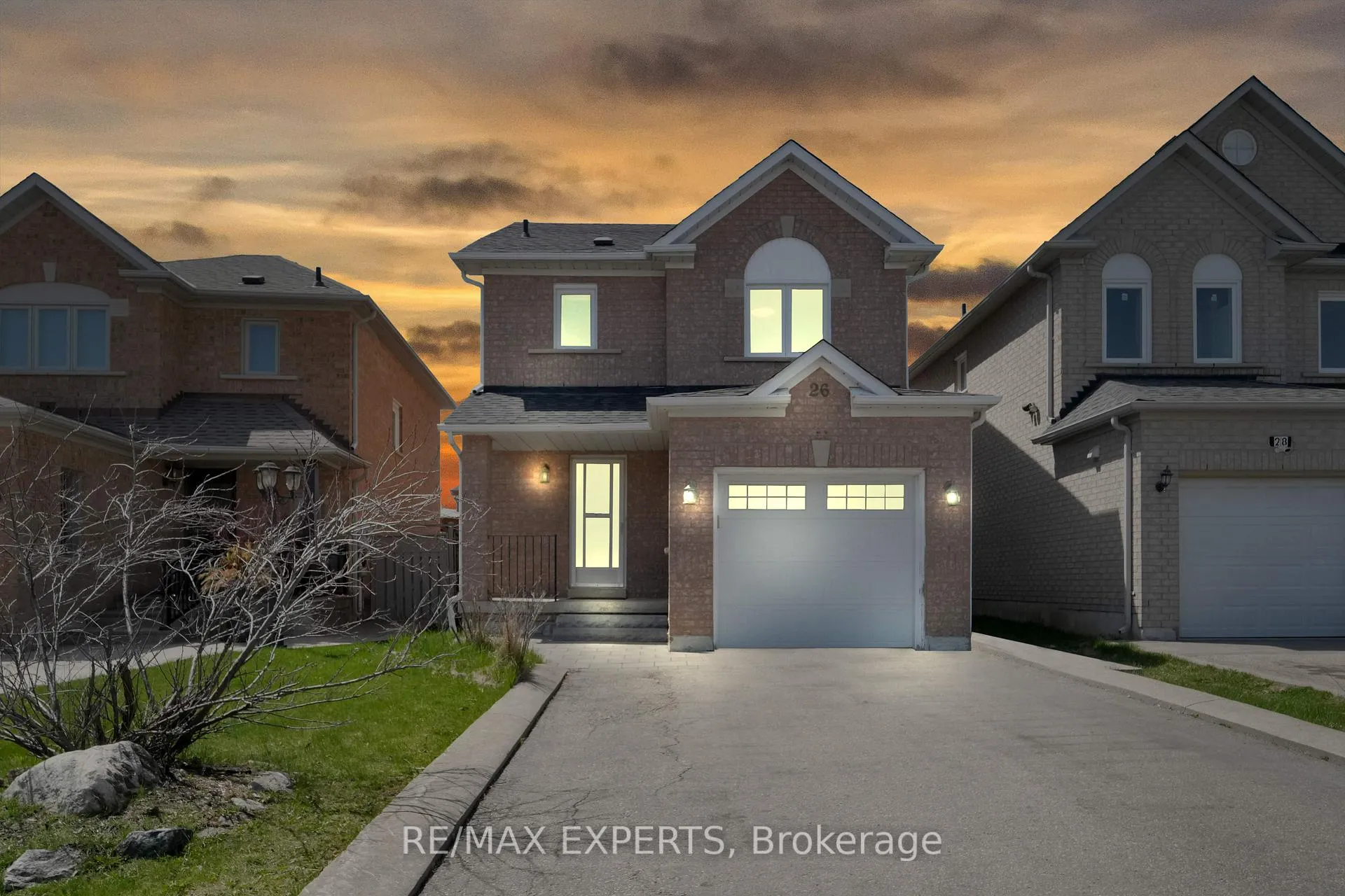 Photo 1 of 26 Whitefaulds Road, Vaughan, Maple — HOMEH
