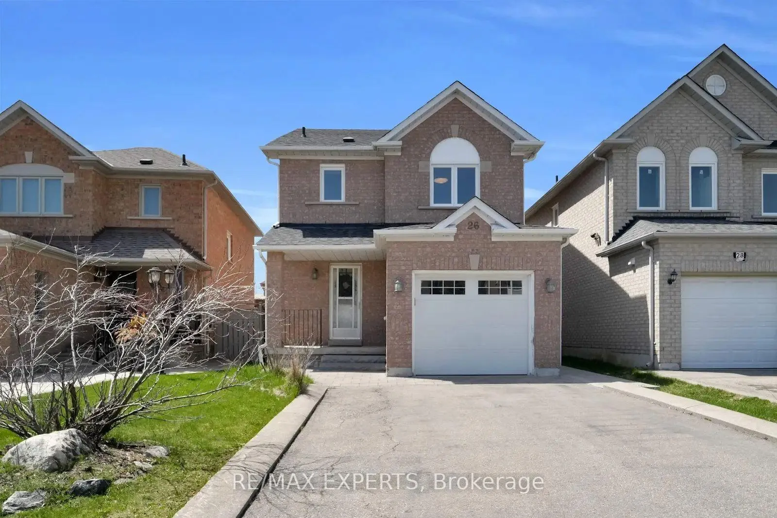 Photo 2 of 26 Whitefaulds Road, Vaughan, Maple — HOMEH