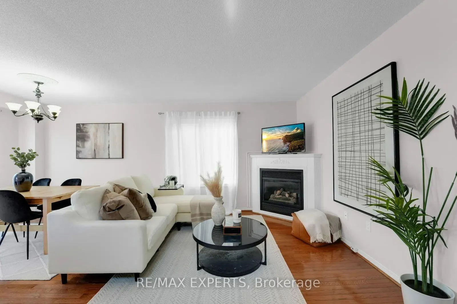 Photo 4 of 26 Whitefaulds Road, Vaughan, Maple — HOMEH