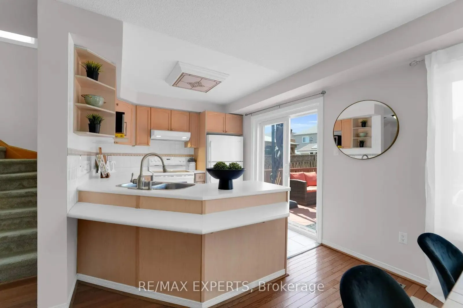 Photo 10 of 26 Whitefaulds Road, Vaughan, Maple — HOMEH