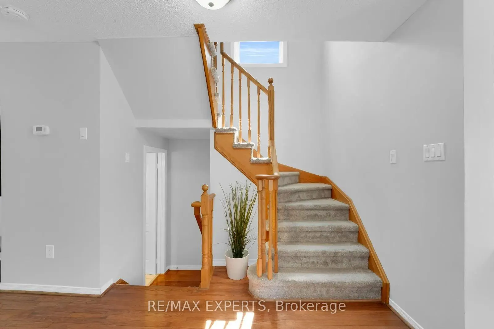 Photo 13 of 26 Whitefaulds Road, Vaughan, Maple — HOMEH