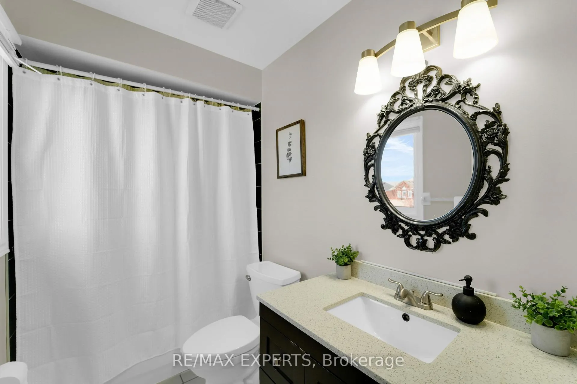 Photo 21 of 26 Whitefaulds Road, Vaughan, Maple — HOMEH