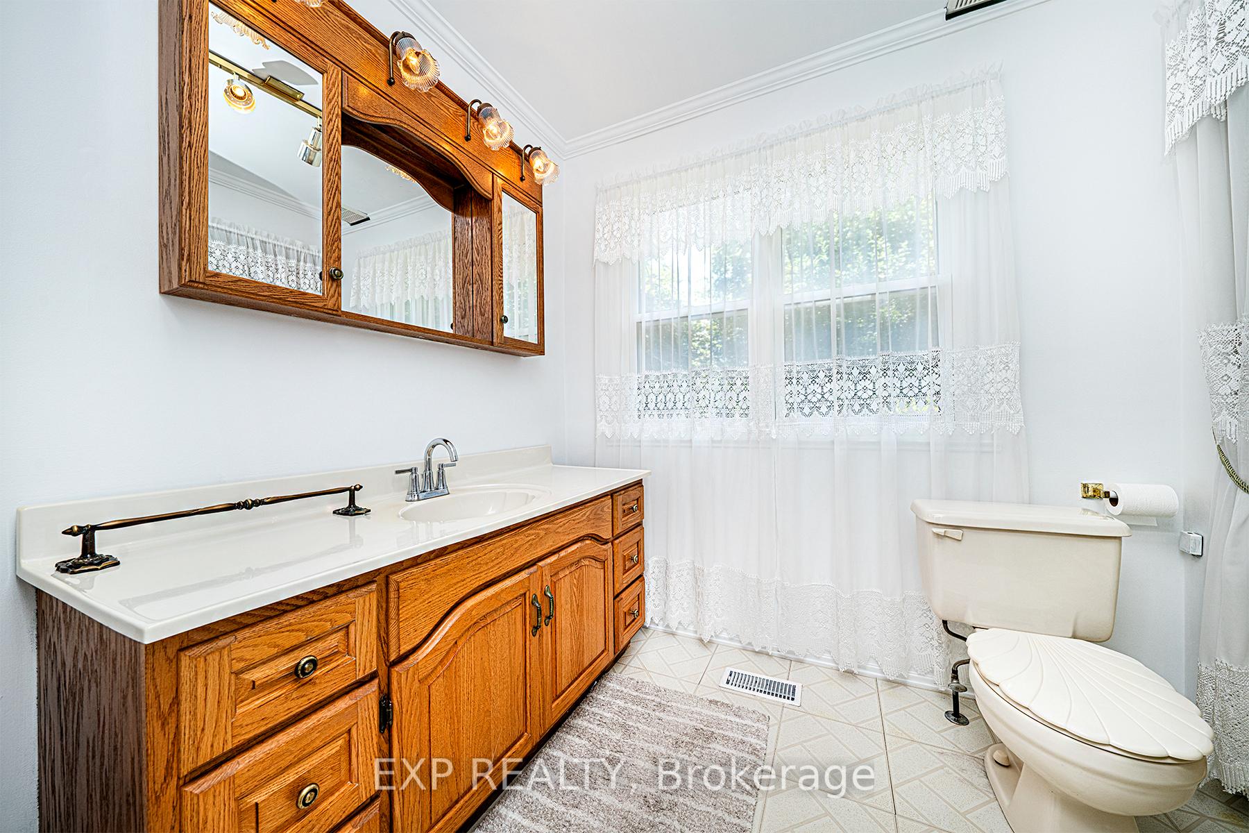 Photo 25 of 76 Sunset Beach Road, Georgina, Virginia — HOMEH