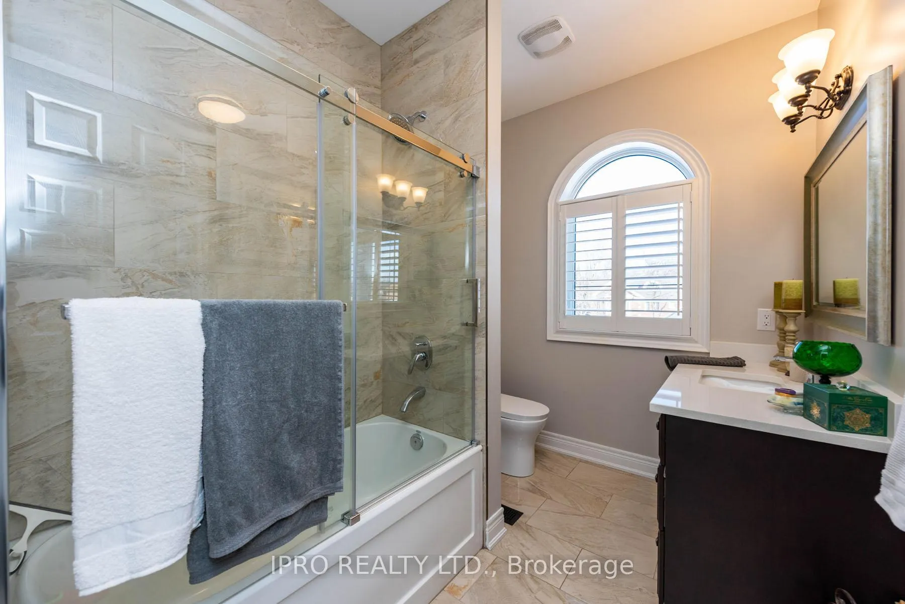 Photo 12 of 120 Braidwood Lake Road, Brampton, Heart Lake — HOMEH