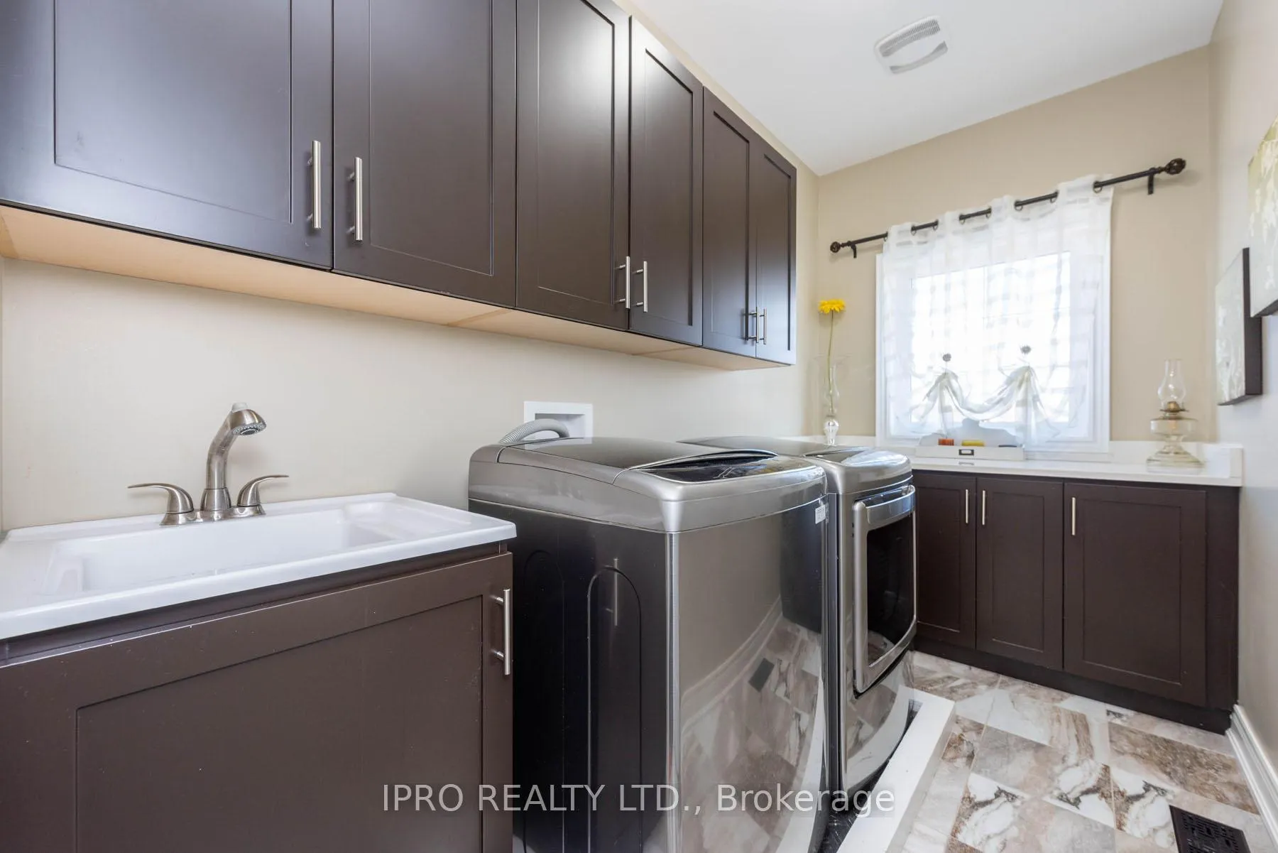 Photo 14 of 120 Braidwood Lake Road, Brampton, Heart Lake — HOMEH