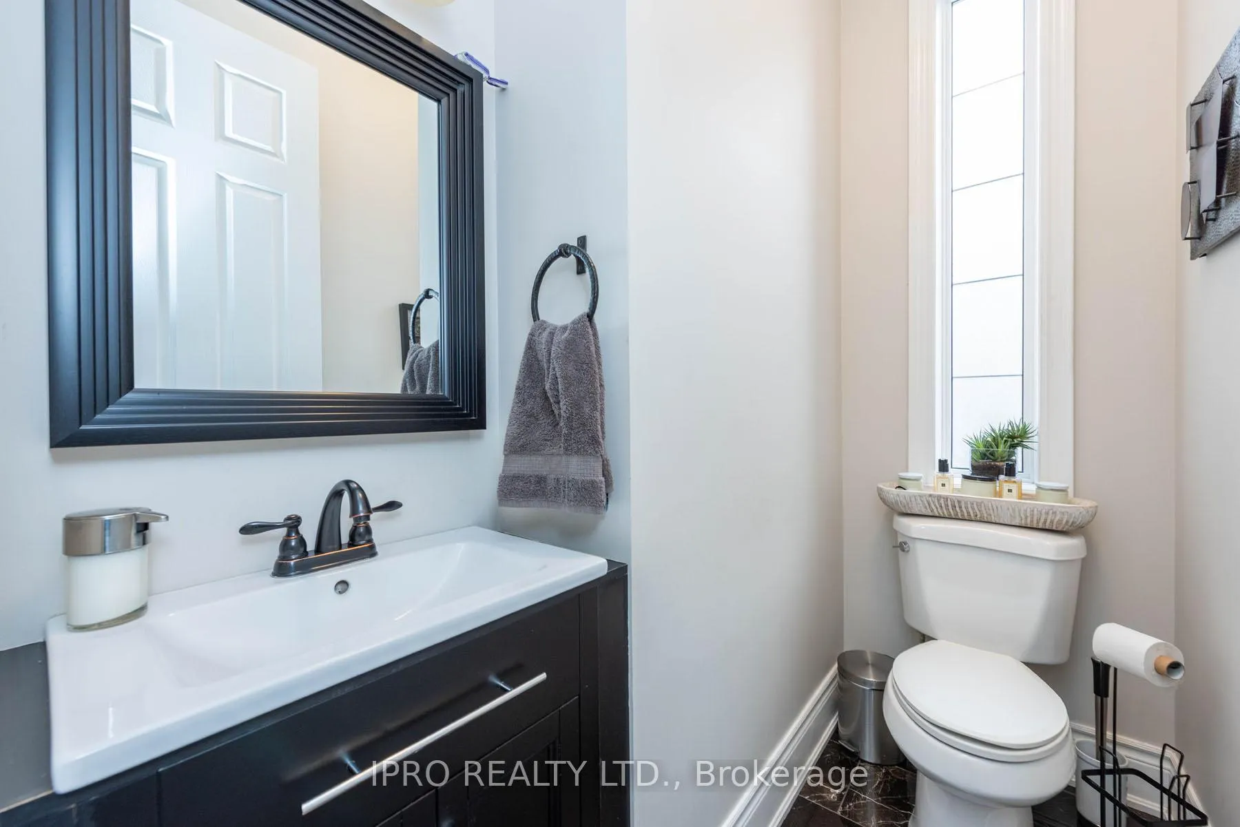 Photo 29 of 120 Braidwood Lake Road, Brampton, Heart Lake — HOMEH