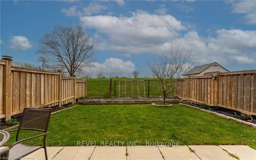 Photo 34 of 111 Bousfield Rise, Hamilton, Waterdown — HOMEH