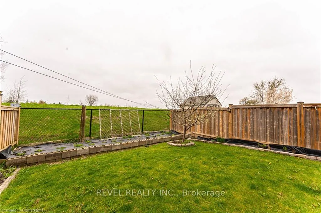 Photo 35 of 111 Bousfield Rise, Hamilton, Waterdown — HOMEH