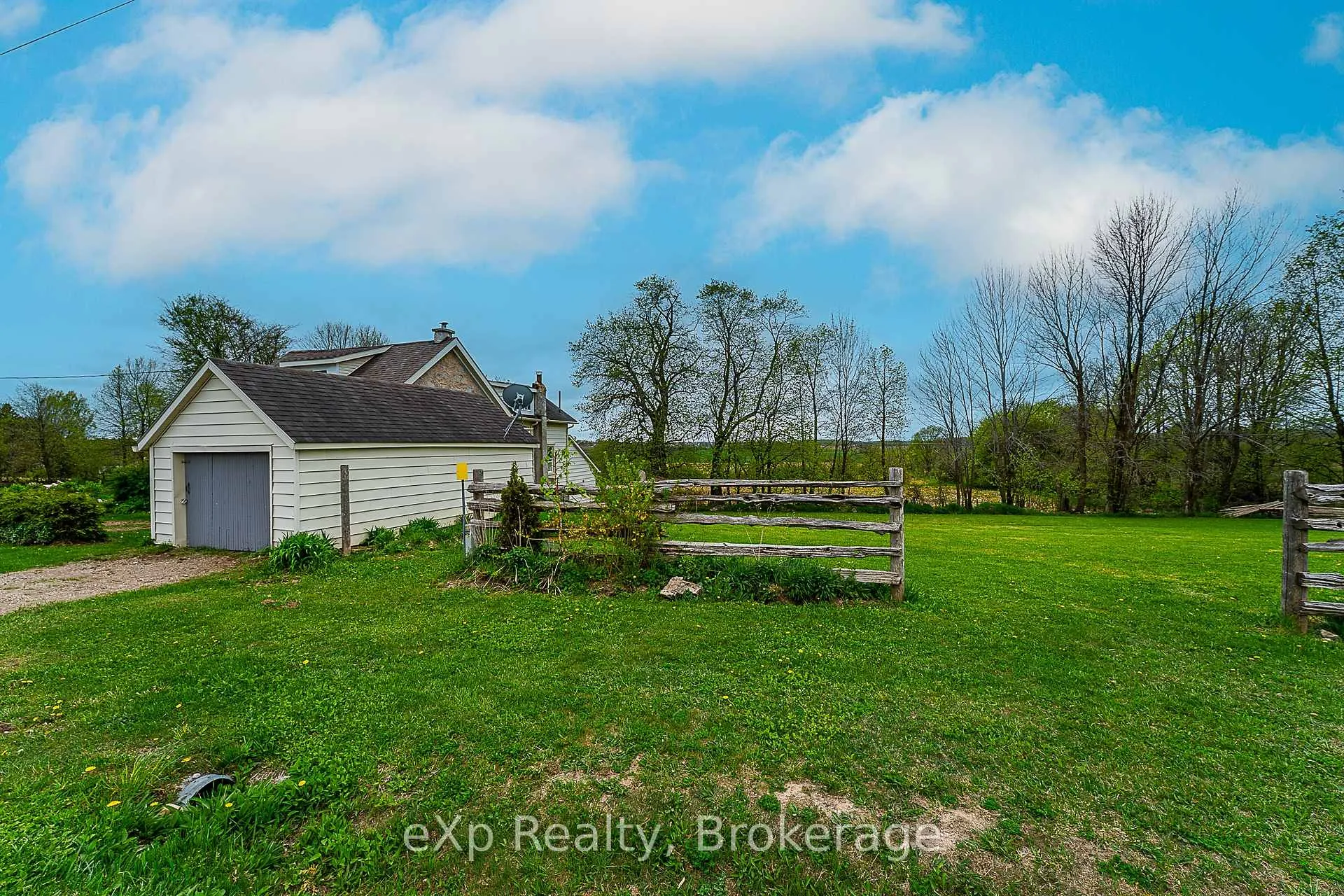 Photo 2 of 135786 Concession 8, Chatsworth — HOMEH