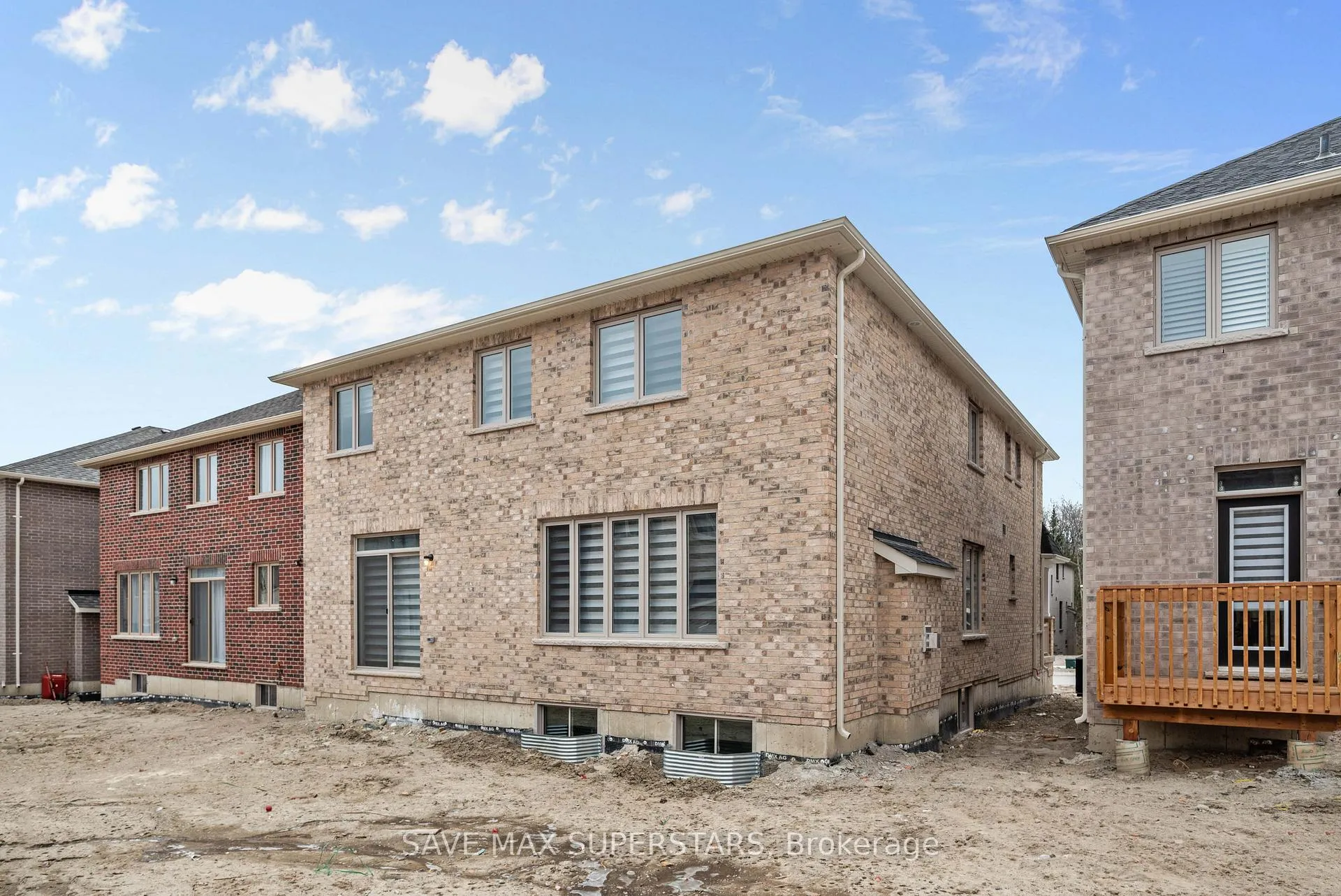 Photo 4 of 1441 Davis loop Circle, Innisfil, Lefroy — HOMEH