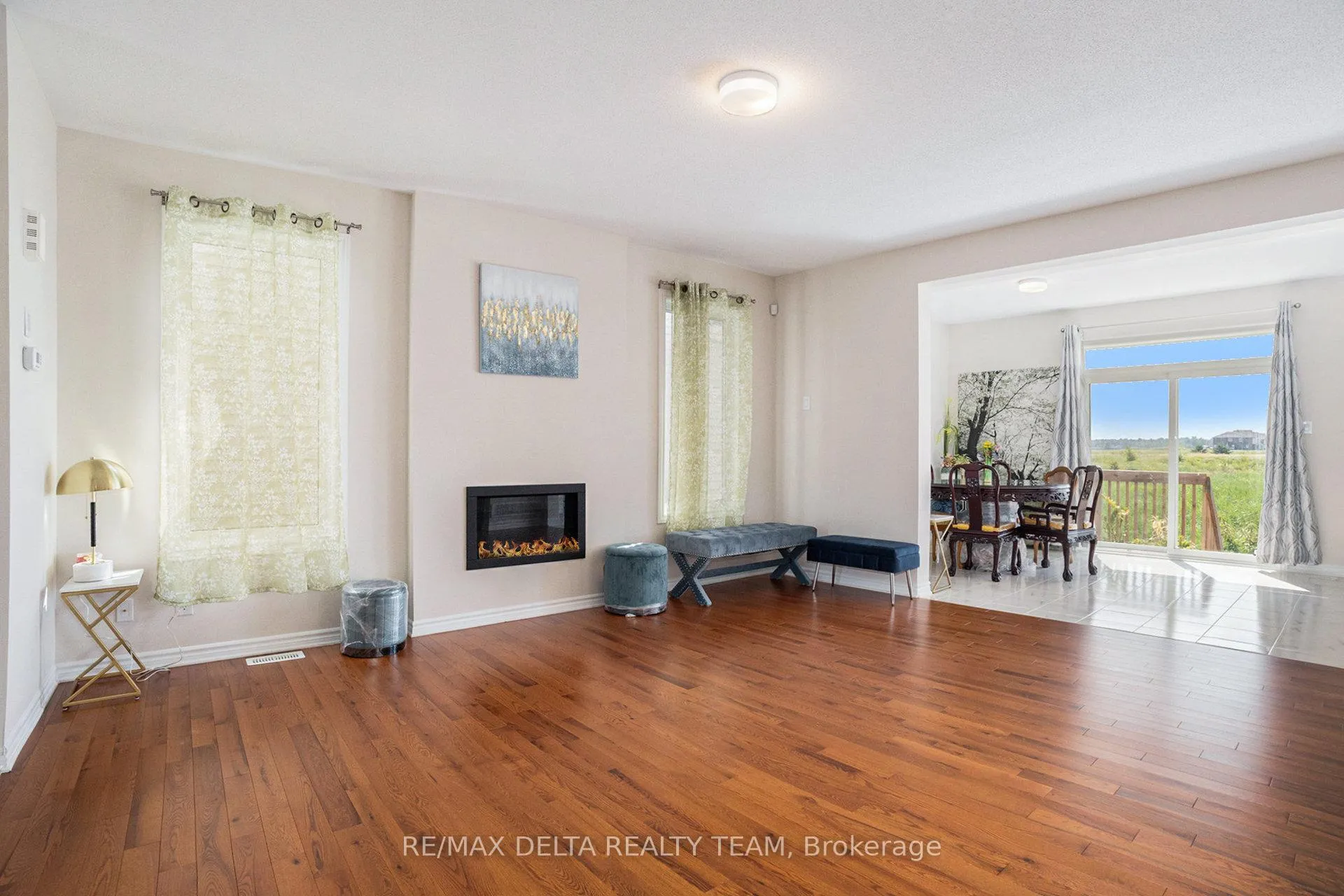 Photo 2 of 822 Henslow's Circle, Ottawa, Avalon West — HOMEH