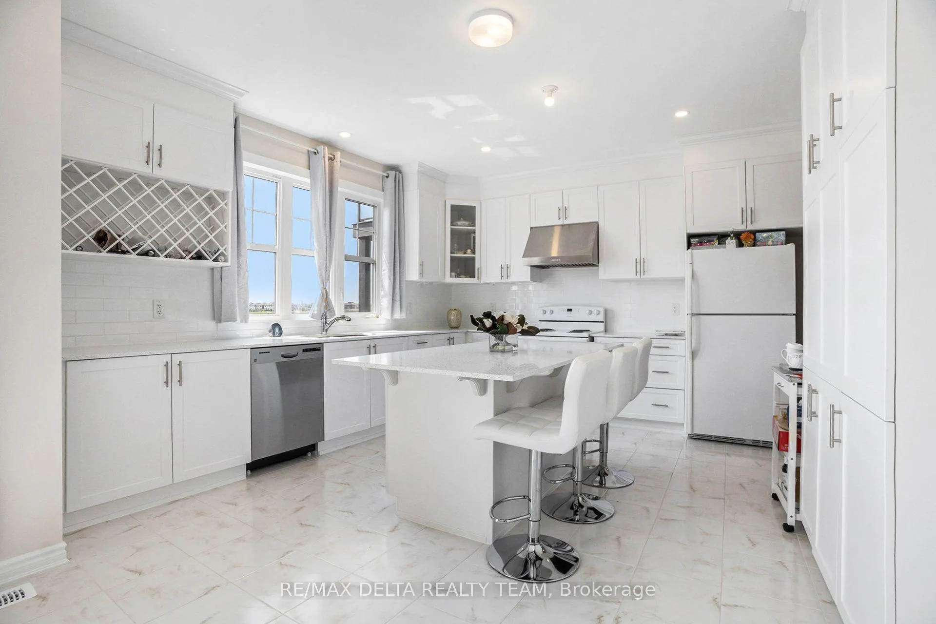 Photo 4 of 822 Henslow's Circle, Ottawa, Avalon West — HOMEH
